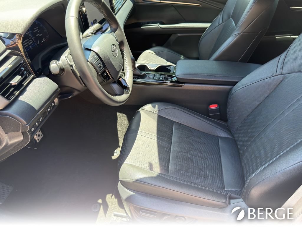 Used 2025 Toyota Camry XSE FWD image 12