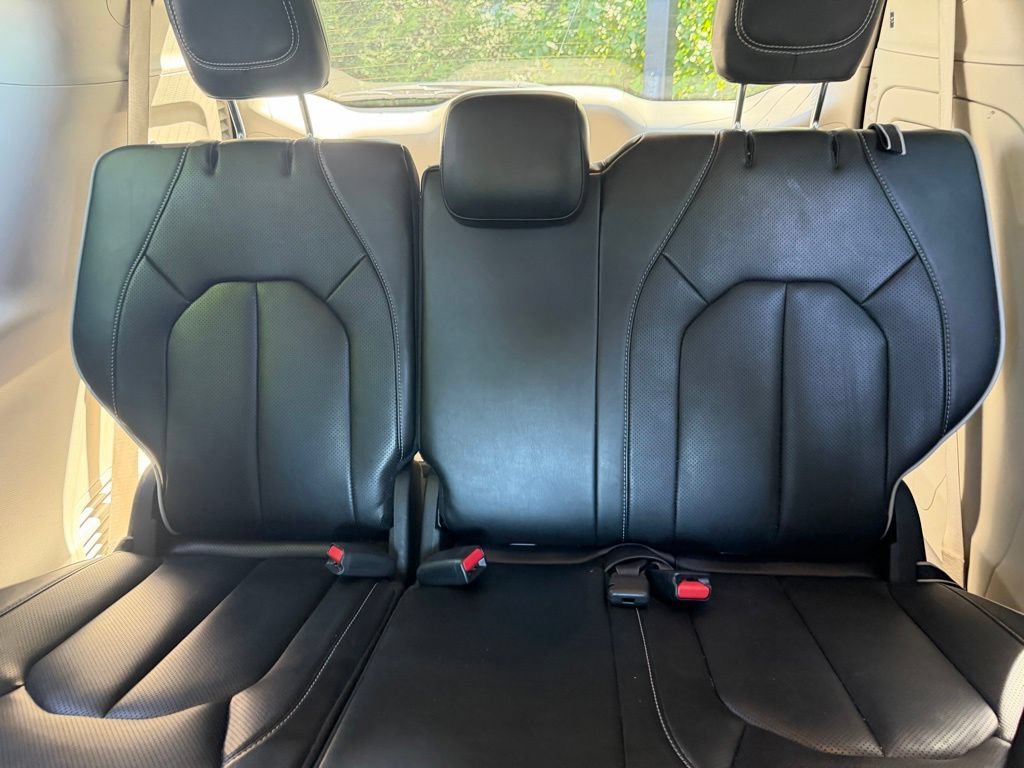 Used 2023 Chrysler Pacifica Limited FWD image 11