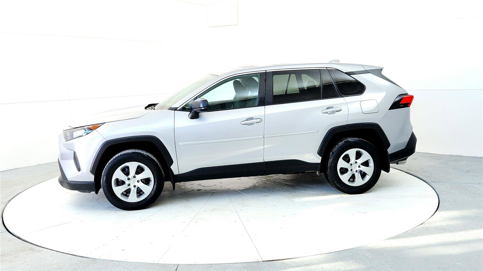 Certified 2022 Toyota RAV4 LE image 3