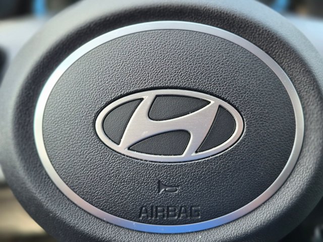 Used 2025 Hyundai Elantra SE FWD image 22