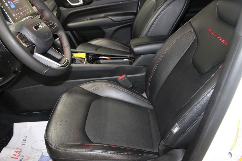Used 2025 Jeep Compass Trailhawk image 22