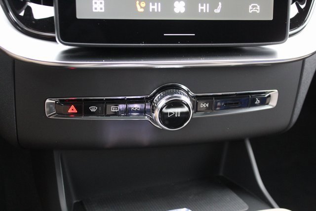 New 2026 Volvo XC90 B5 Core w/ Protection Package Premier image 24