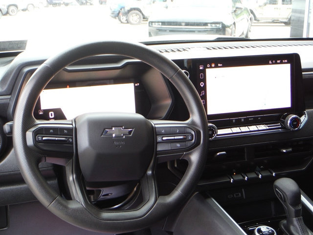 Used 2024 Chevrolet Colorado Trail Boss w/ Advanced Trailering Package AWD/4WD image 3