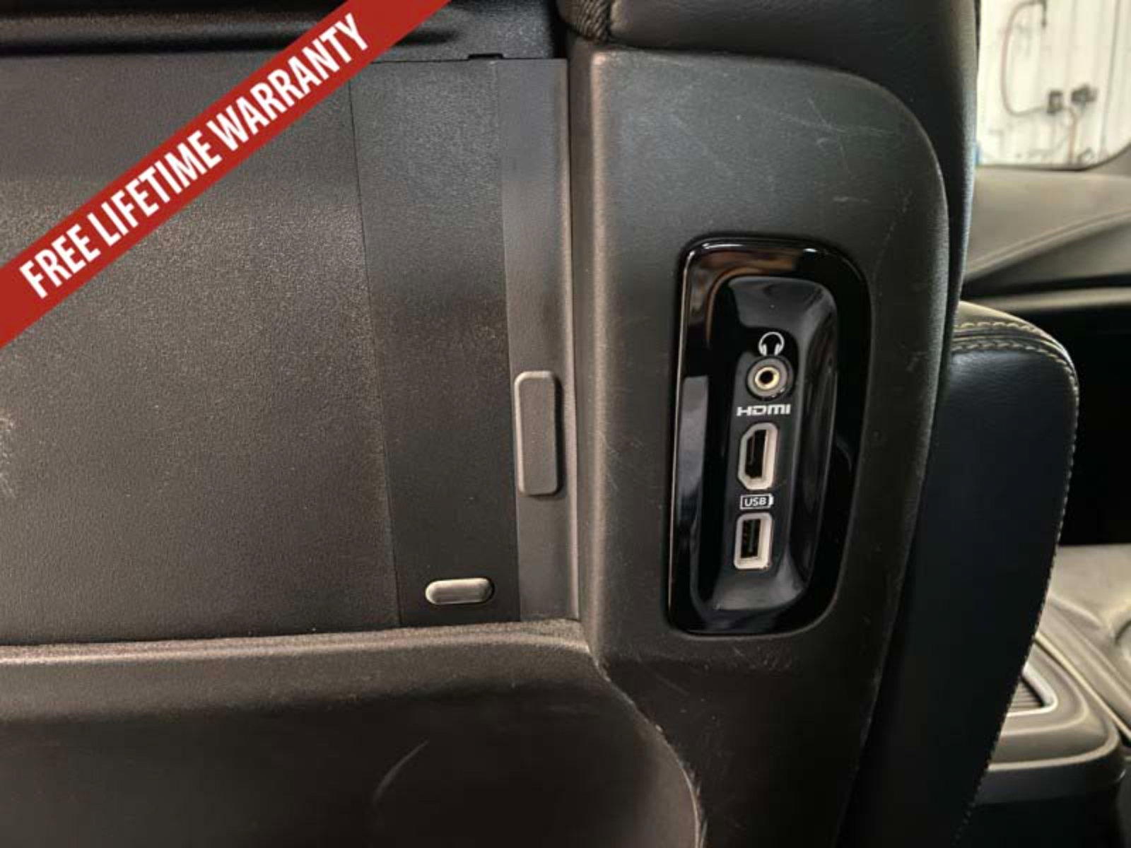 Used 2020 Chrysler Pacifica Limited w/ Advanced Safetytec Group FWD image 52