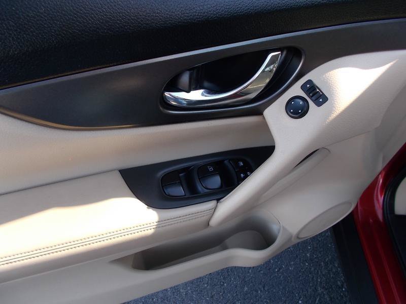 Used 2016 Nissan Rogue SV AWD/4WD image 27
