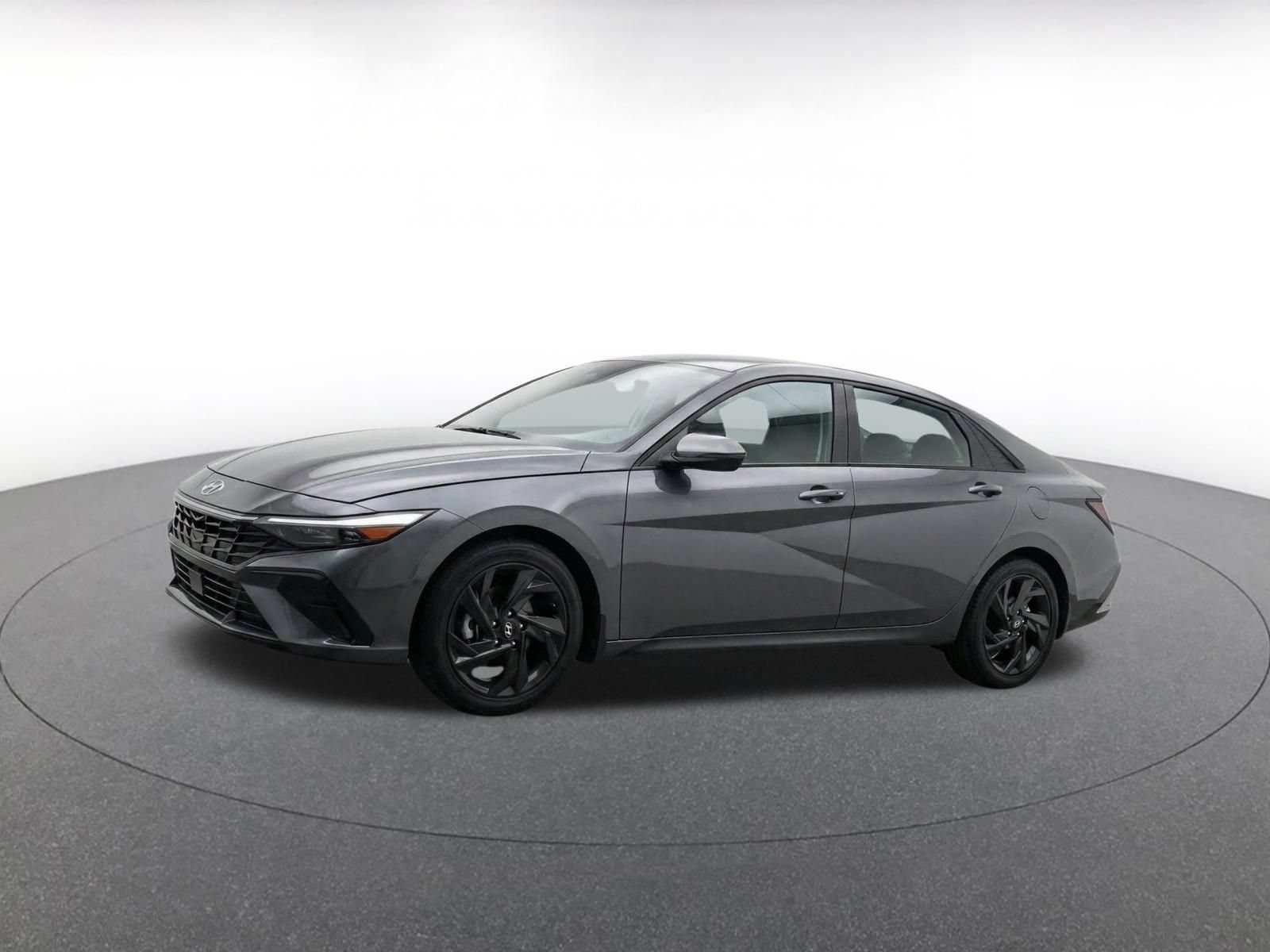 Used 2026 Hyundai Elantra Sport FWD image 3