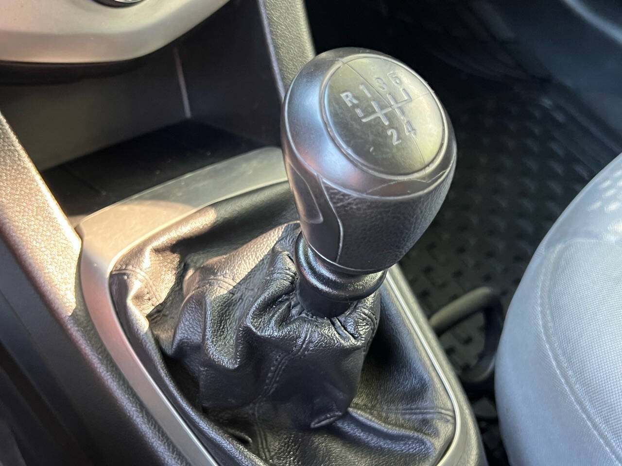 Used 2013 Chevrolet Sonic LS FWD image 24