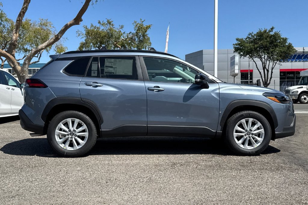 New 2026 Toyota Corolla Cross LE w/ Moonroof Package AWD/4WD image 4