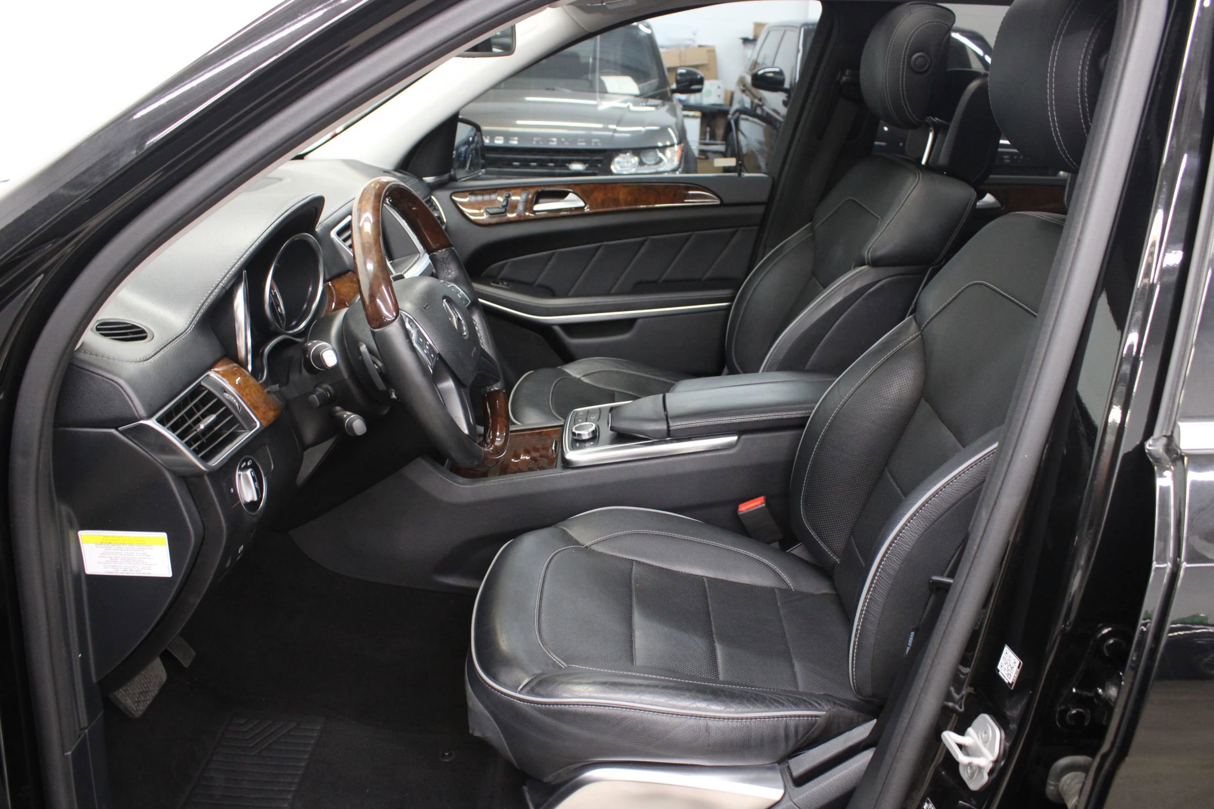Used 2014 Mercedes-Benz GL 550 4MATIC image 11