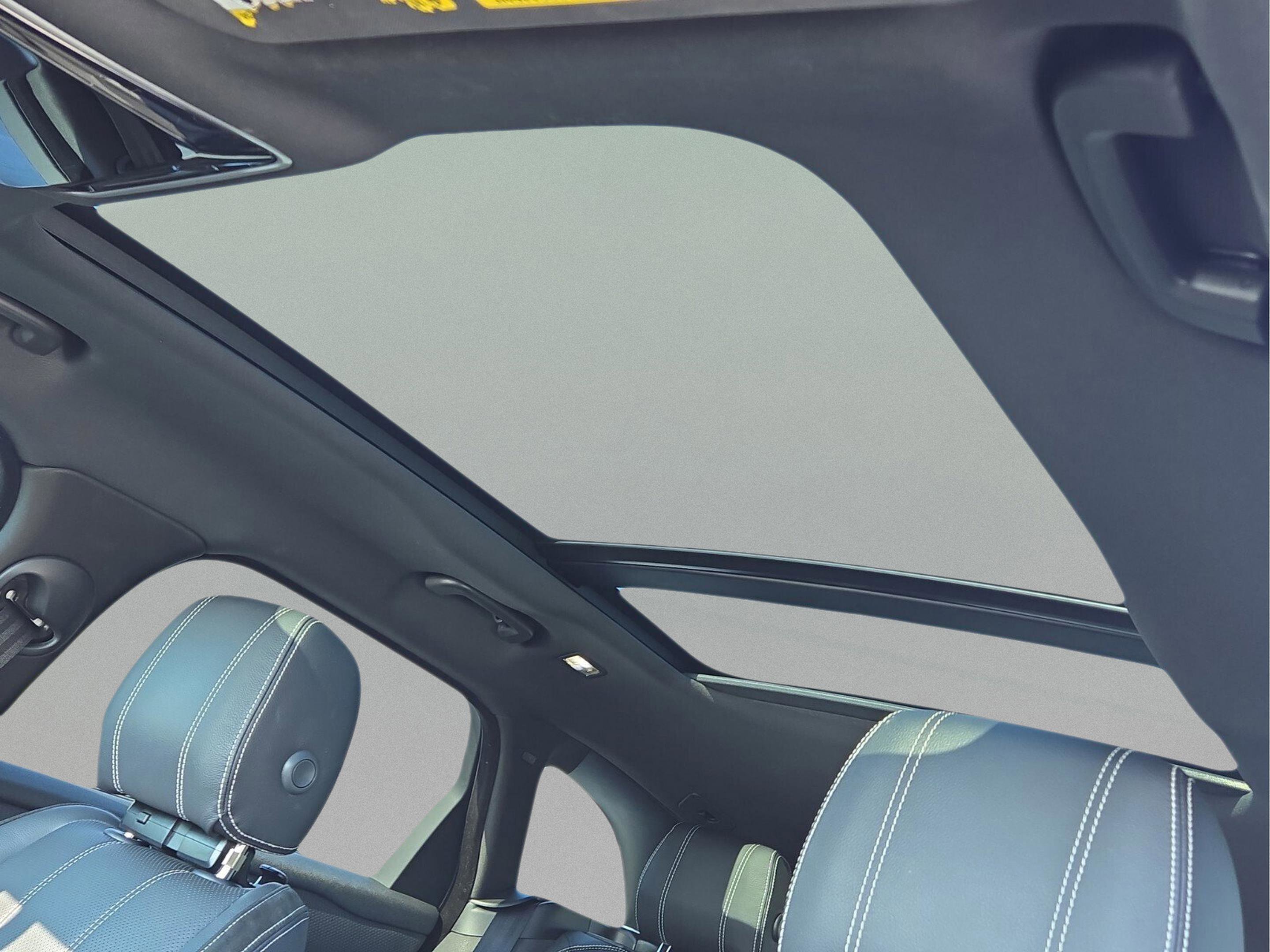 Used 2019 Land Rover Range Rover Velar R-Dynamic SE image 23