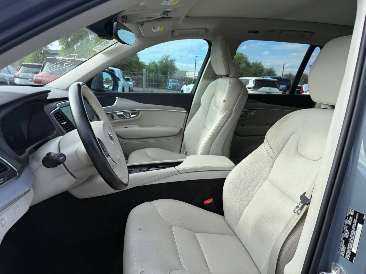 Used 2022 Volvo XC90 T5 Momentum AWD/4WD image 12