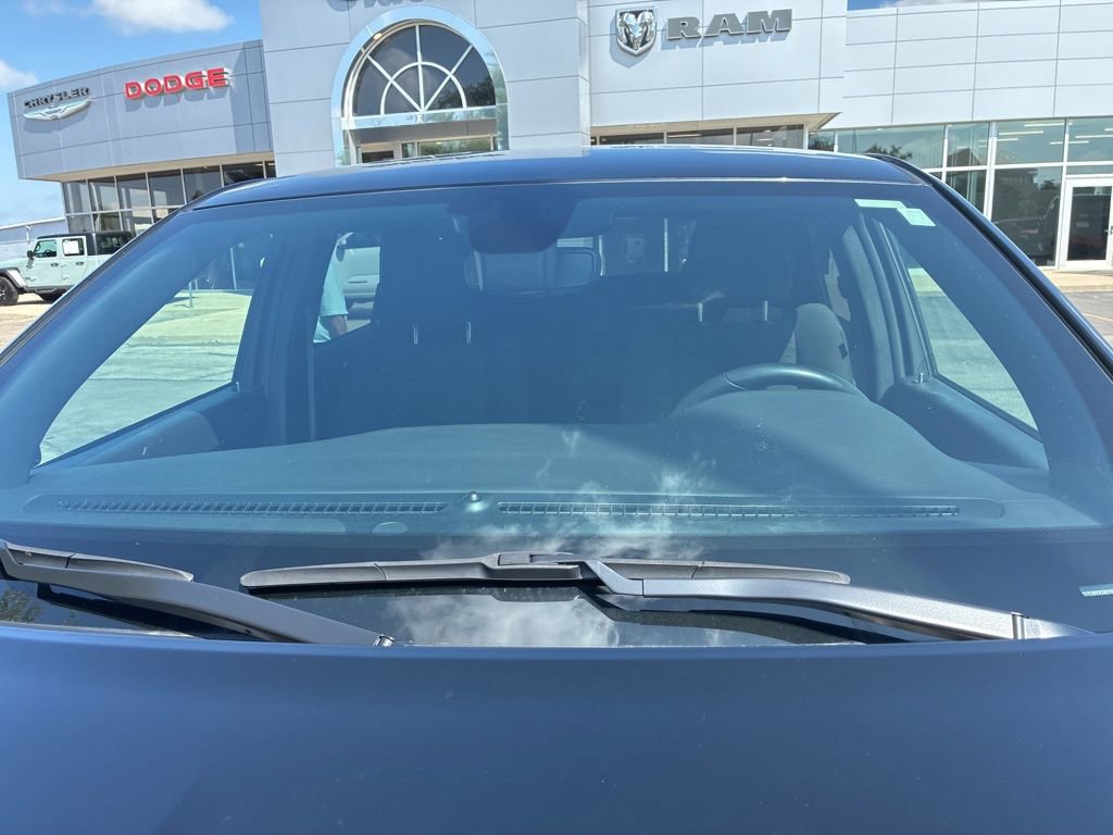 Used 2022 Dodge Durango SXT w/ Blacktop Package AWD/4WD image 2