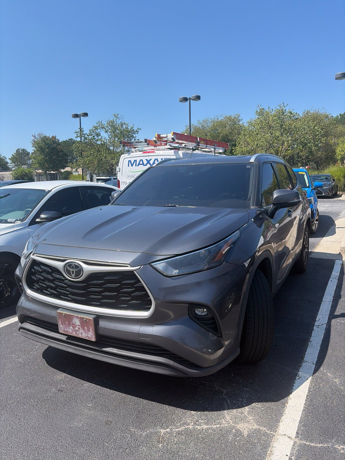 Used 2022 Toyota Highlander XLE FWD image 1