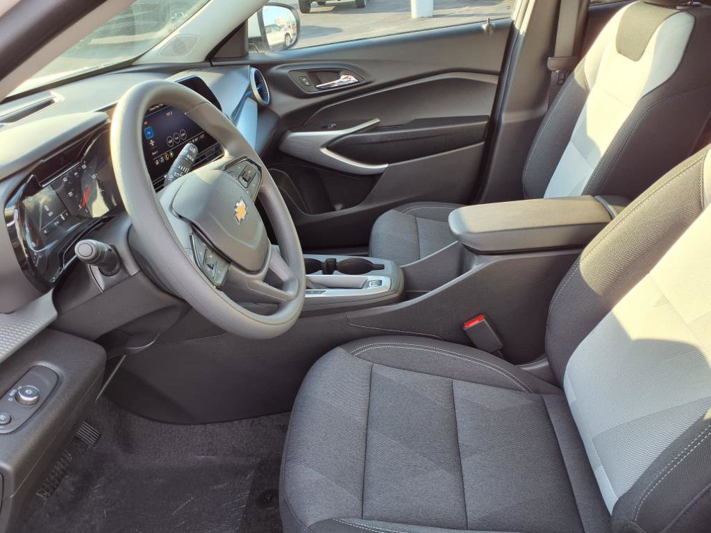New 2025 Chevrolet Trax LS w/ LS Convenience Package FWD image 11