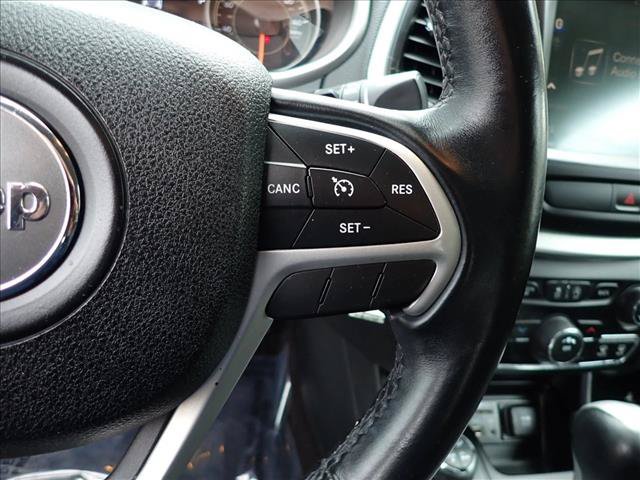 Used 2016 Jeep Cherokee Trailhawk AWD/4WD image 15