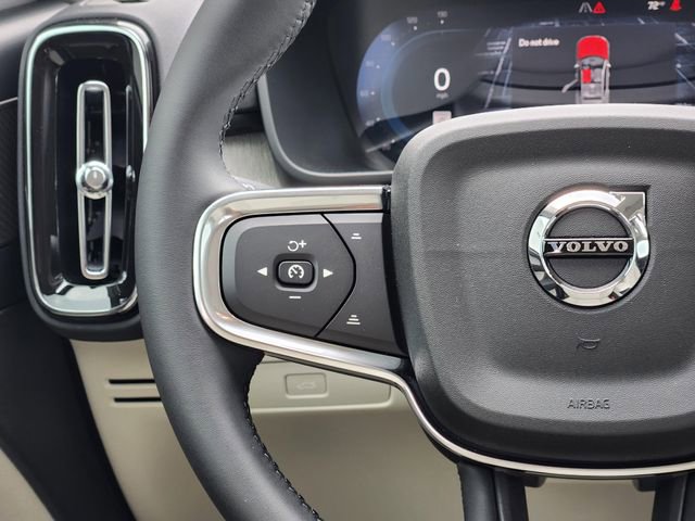 Used 2025 Volvo XC40 B5 Ultra w/ Climate Package image 32