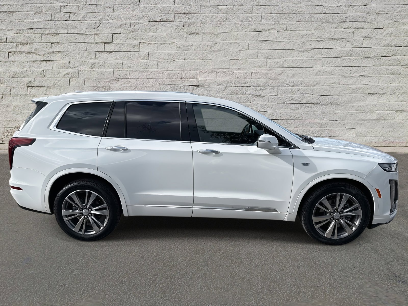 Certified 2022 Cadillac XT6 Premium Luxury image 4