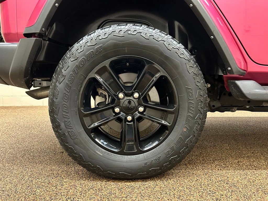 Used 2022 Jeep Wrangler Unlimited Sahara AWD/4WD image 26