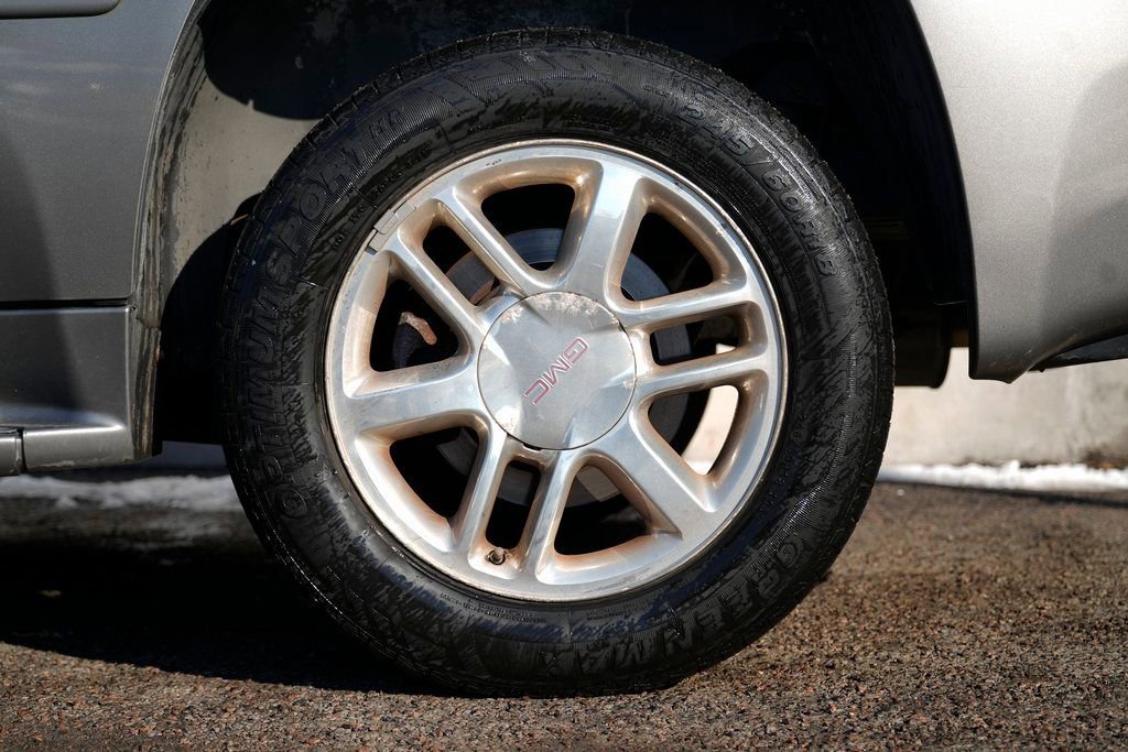 Used 2009 GMC Envoy Denali w/ Sun And 6-Disc Cd Package image 14