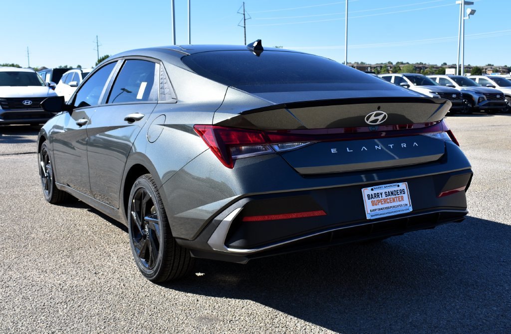 New 2026 Hyundai Elantra SEL Sport FWD image 4