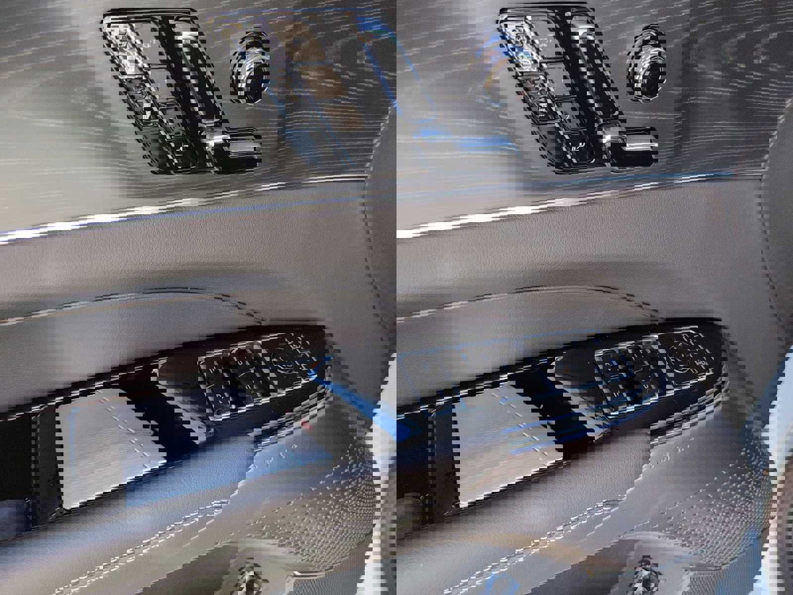 New 2026 Cadillac Lyriq Sport image 11