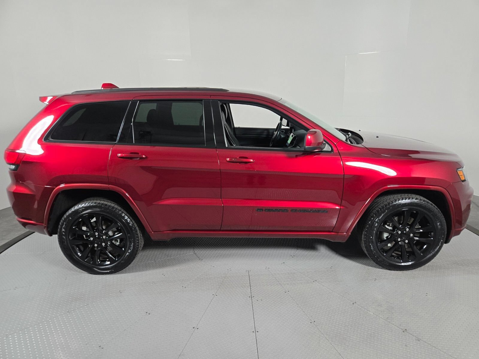 Used 2022 Jeep Grand Cherokee Laredo AWD/4WD image 6