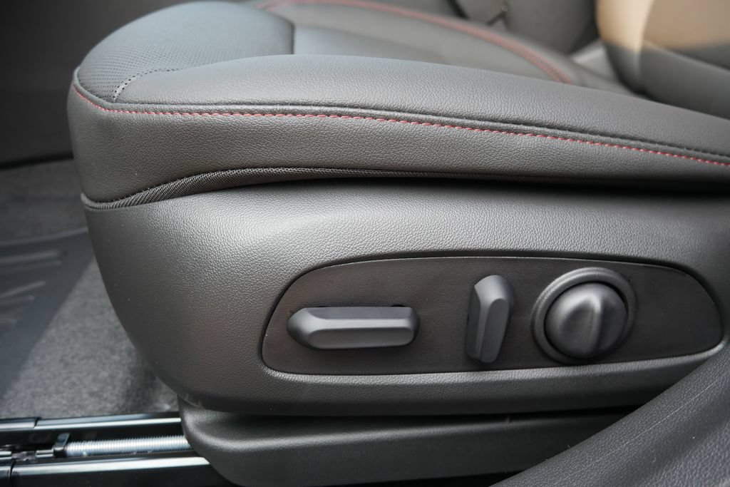 New 2026 Chevrolet Trax RS w/ Sunroof Package FWD image 28