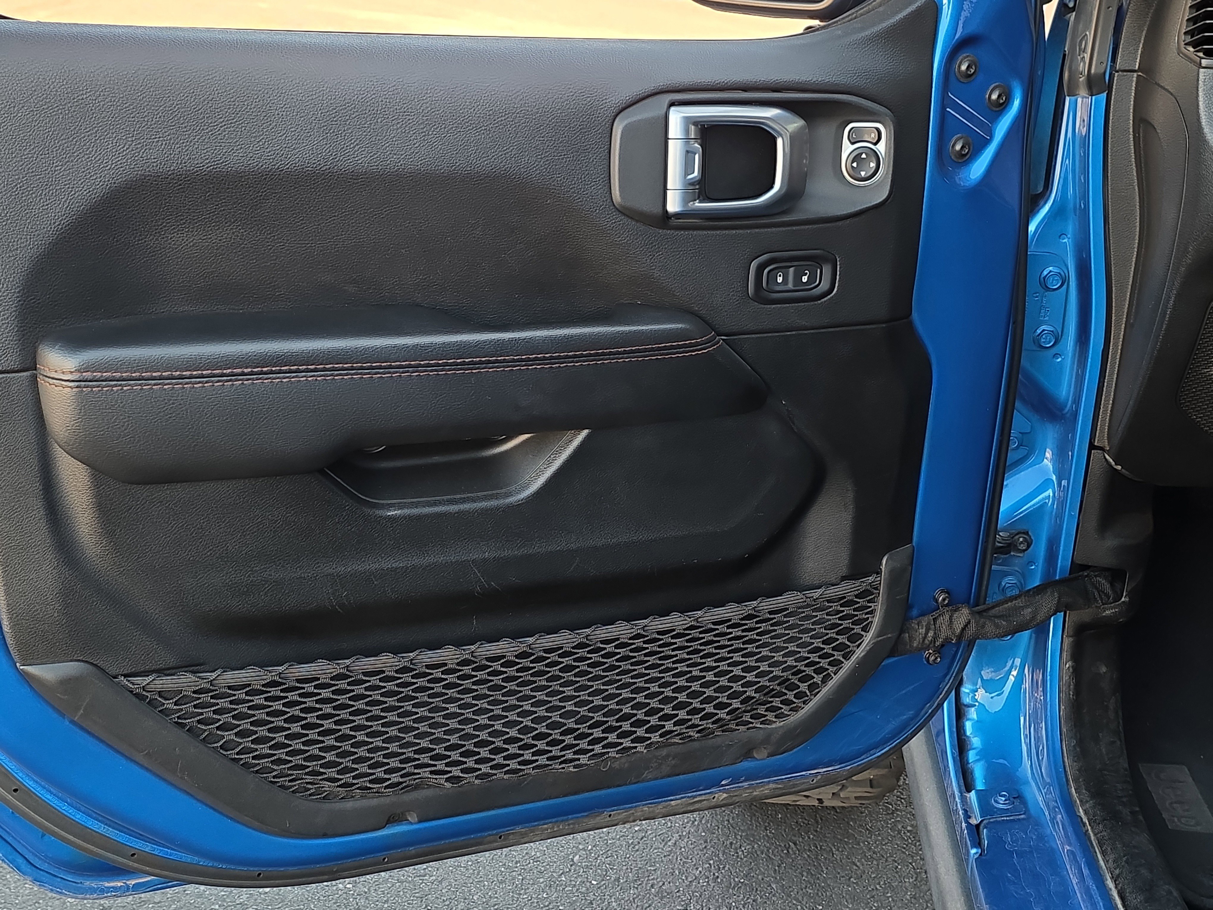 Used 2022 Jeep Gladiator Mojave w/ Cold Weather Group image 11