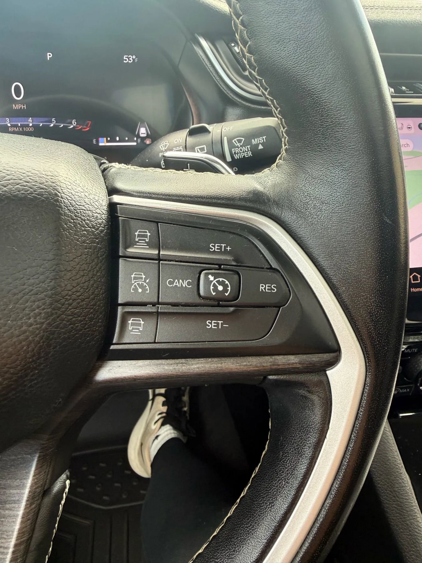 Used 2022 Jeep Grand Cherokee L Limited w/ Black Appearance Package image 26