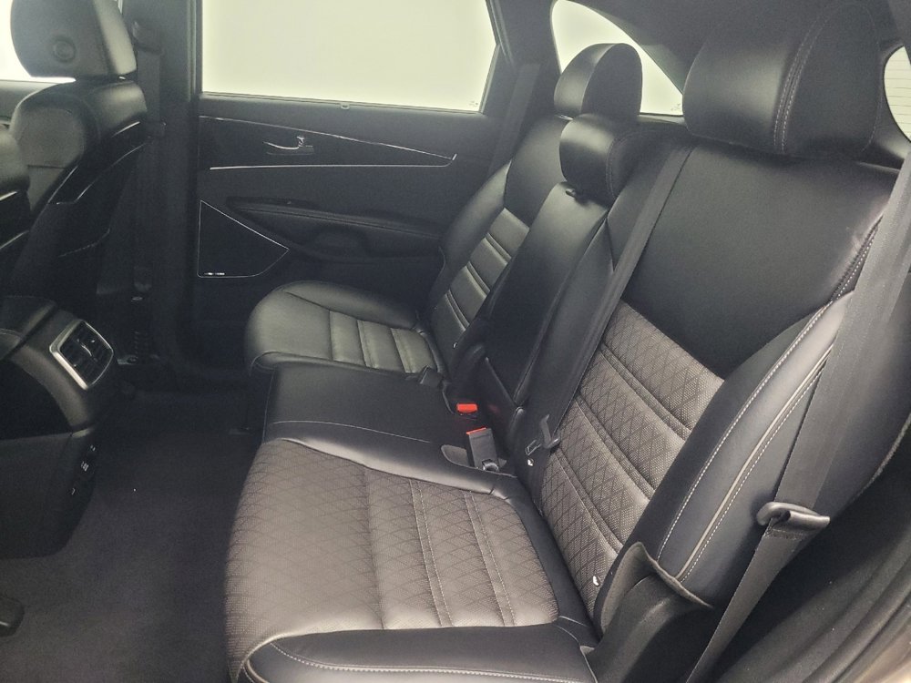Used 2019 Kia Sorento SX image 18