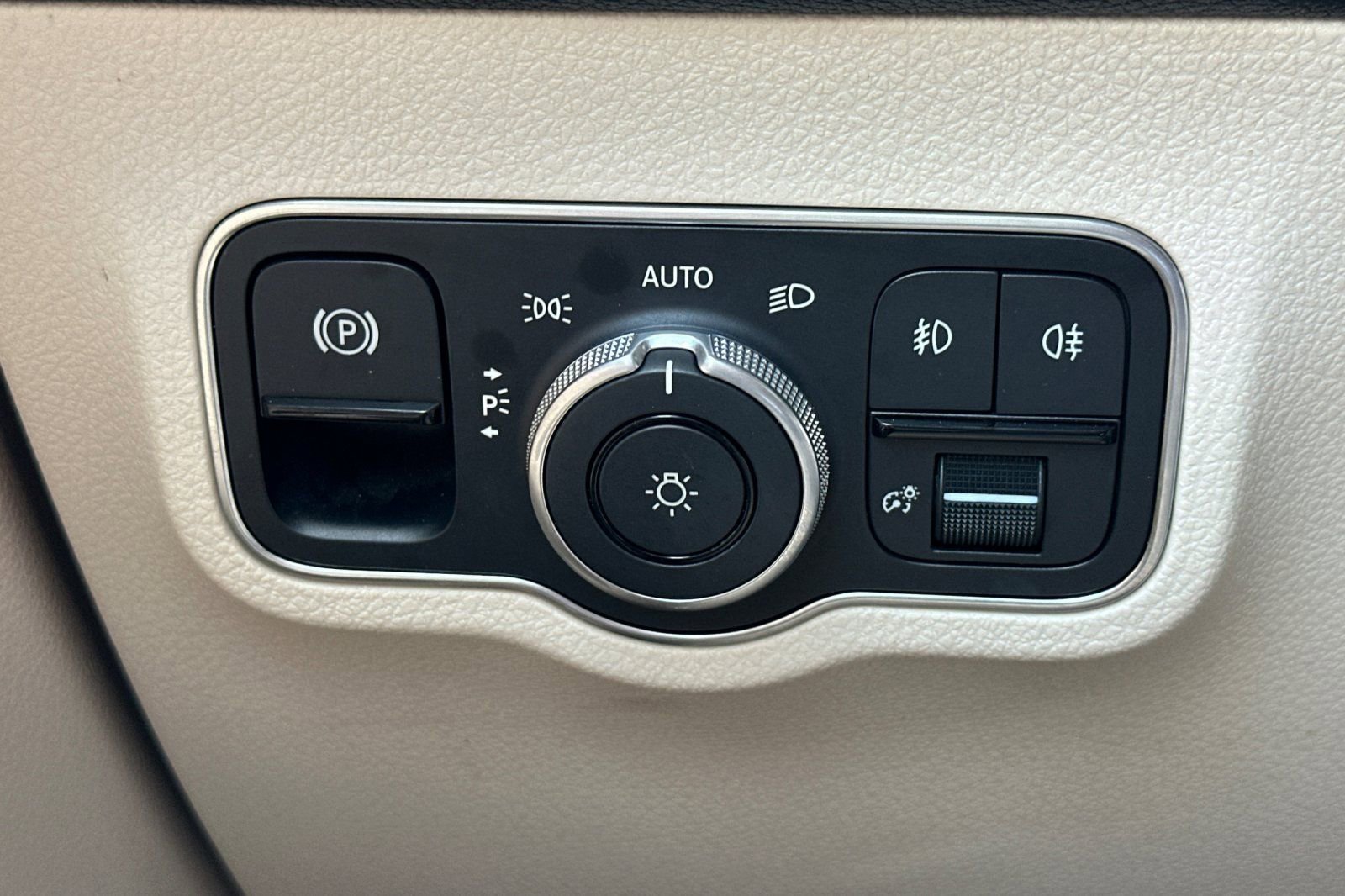 Used 2022 Mercedes-Benz GLB 250 image 36