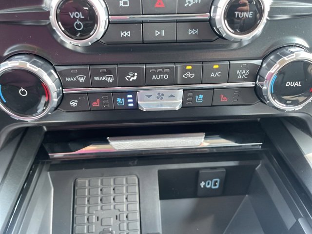 New 2025 Ford F550 4x4 Crew Cab image 27
