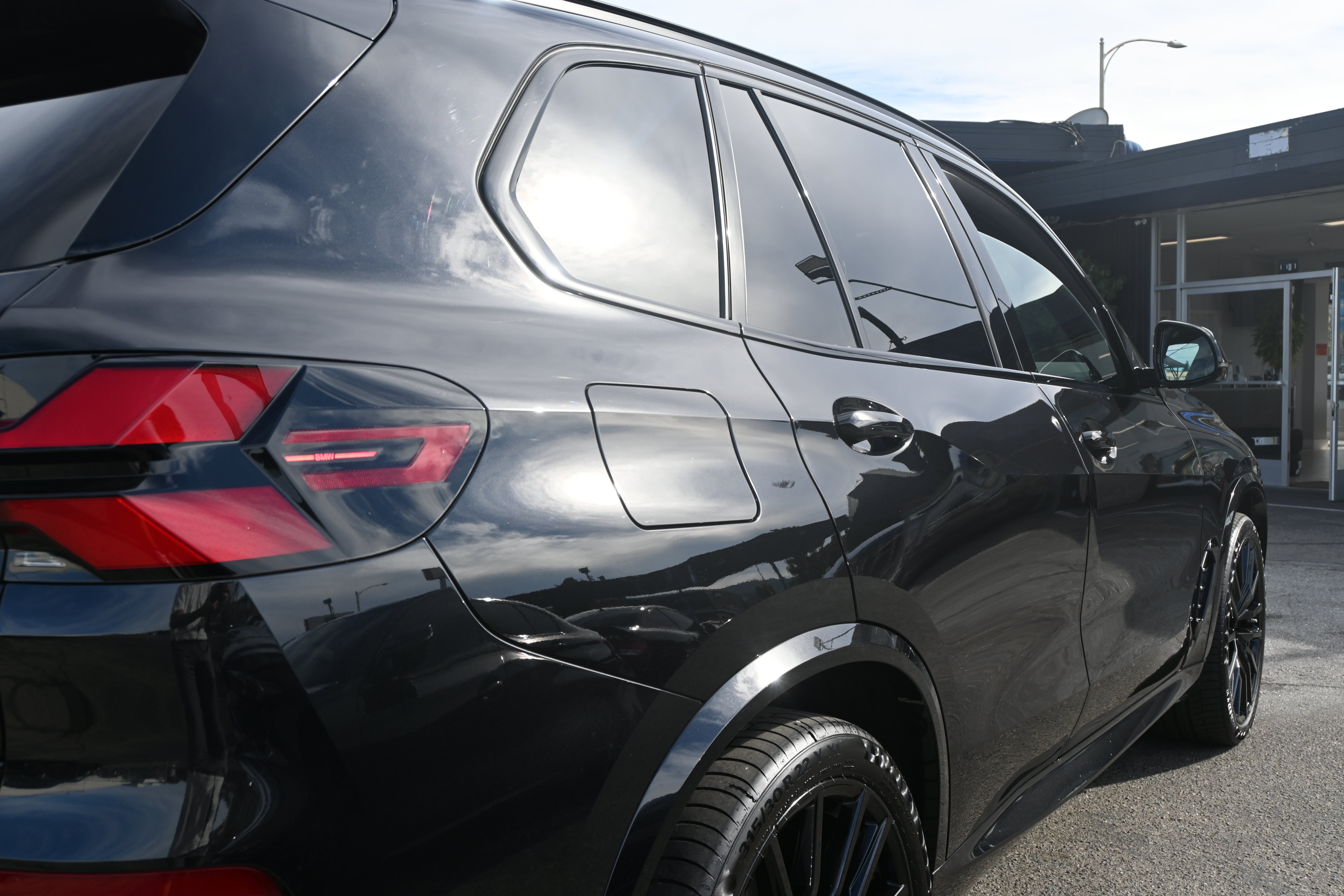 Used 2024 BMW X5 xDrive40i w/ M Sport Package AWD/4WD image 15