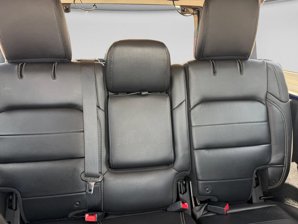 Used 2018 Jeep Wrangler Unlimited Sahara w/ Dual Top Group AWD/4WD image 28