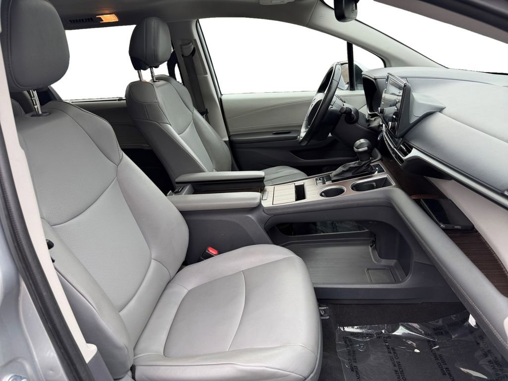 Used 2021 Toyota Sienna XLE image 15