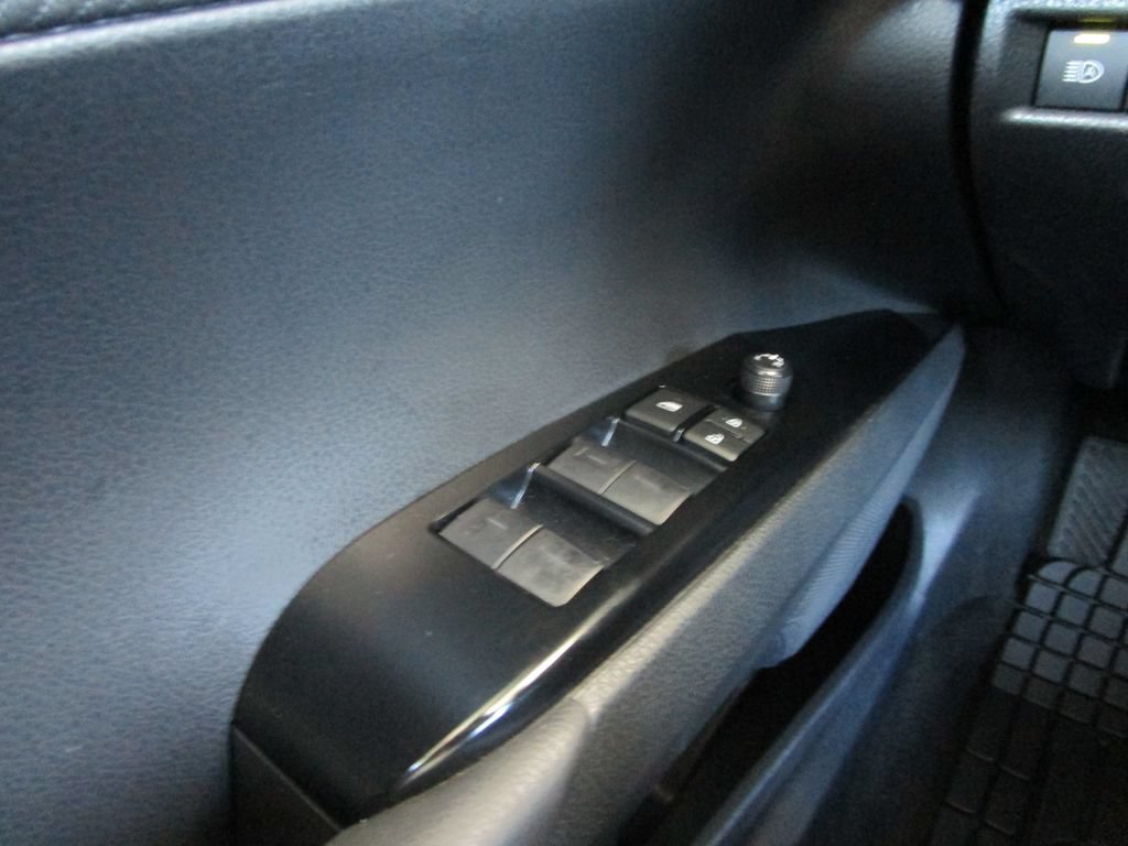 Used 2025 Toyota Camry SE FWD image 30