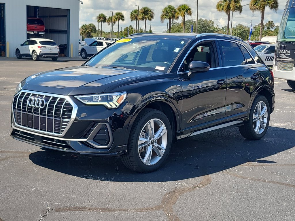 Used 2022 Audi Q3 2.0T Premium Plus w/ Premium Plus Package AWD/4WD image 2
