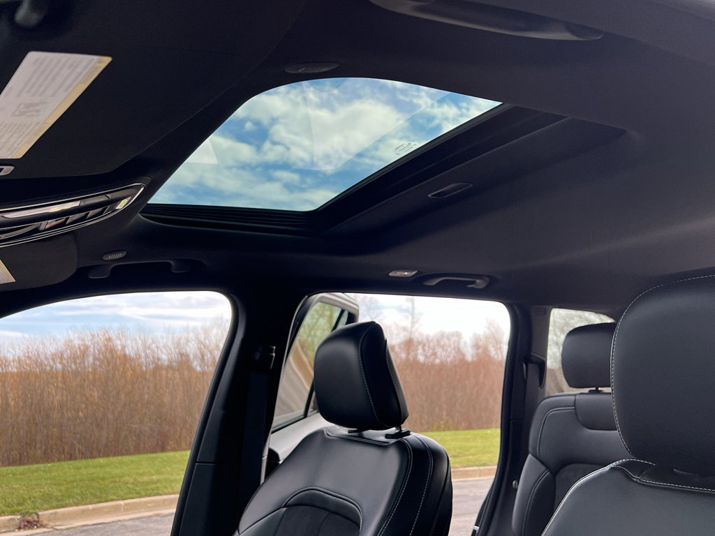 Used 2024 Jeep Grand Cherokee Altitude image 19