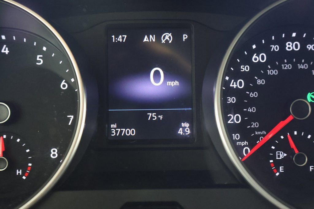 Used 2021 Volkswagen Tiguan SE w/ Panoramic Sunroof Package image 18