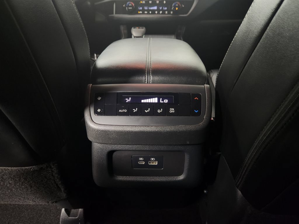 Used 2024 Nissan Pathfinder SL AWD/4WD image 17
