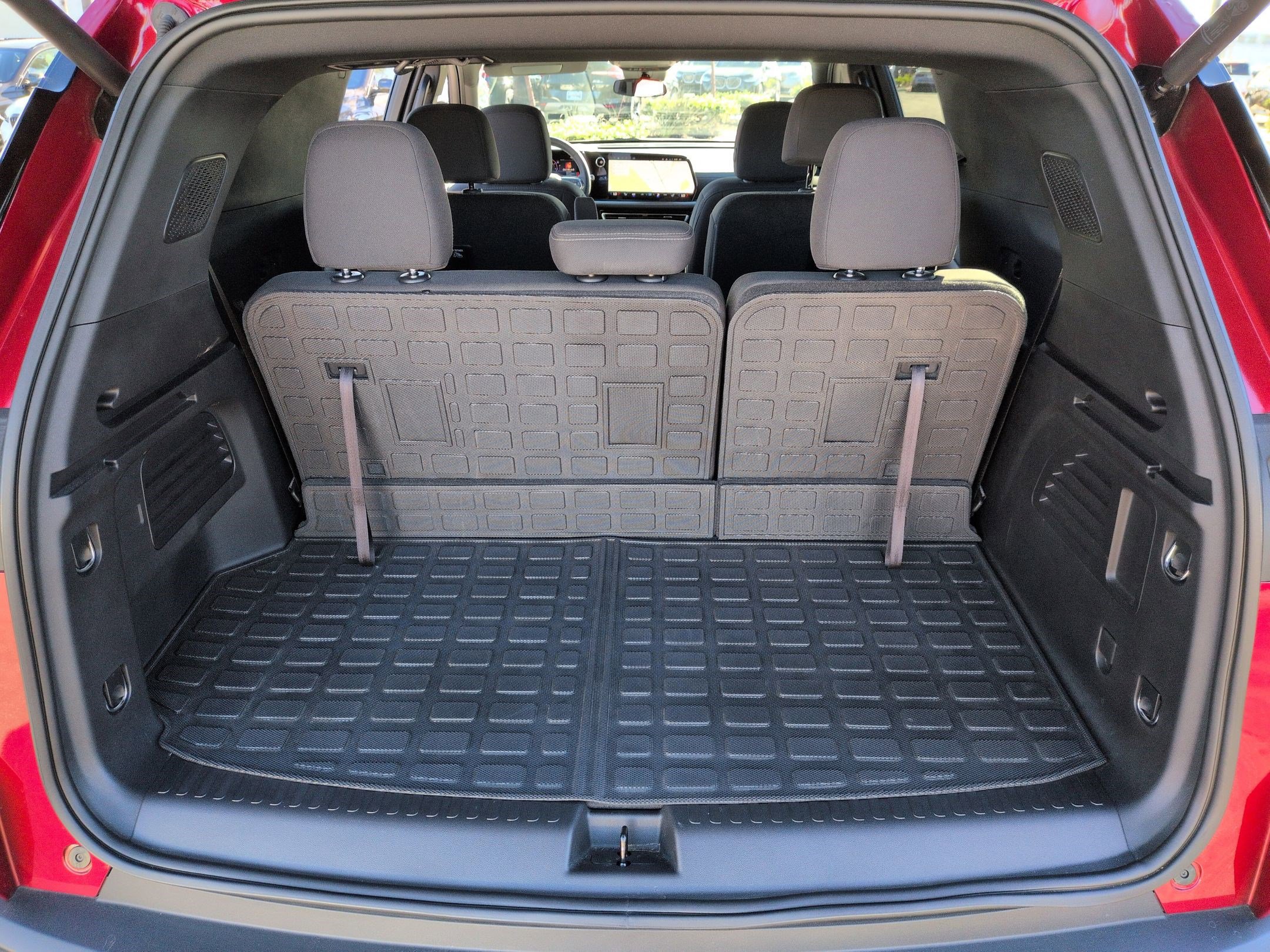 Used 2025 Chevrolet Traverse LT w/ Midnight/Sport Edition image 32