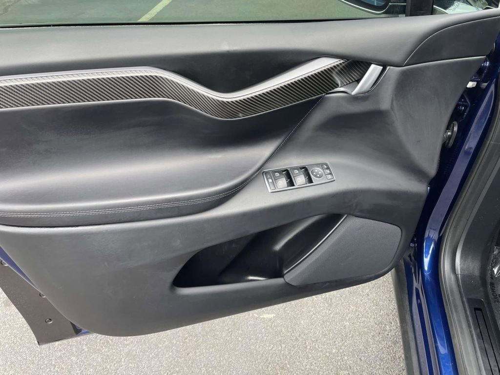 Used 2018 Tesla Model X 75D image 27