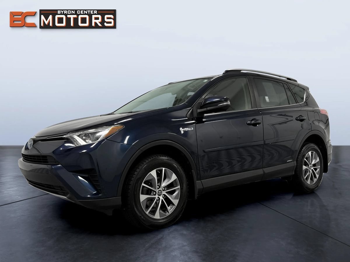 Used 2018 Toyota RAV4 LE AWD/4WD image 2