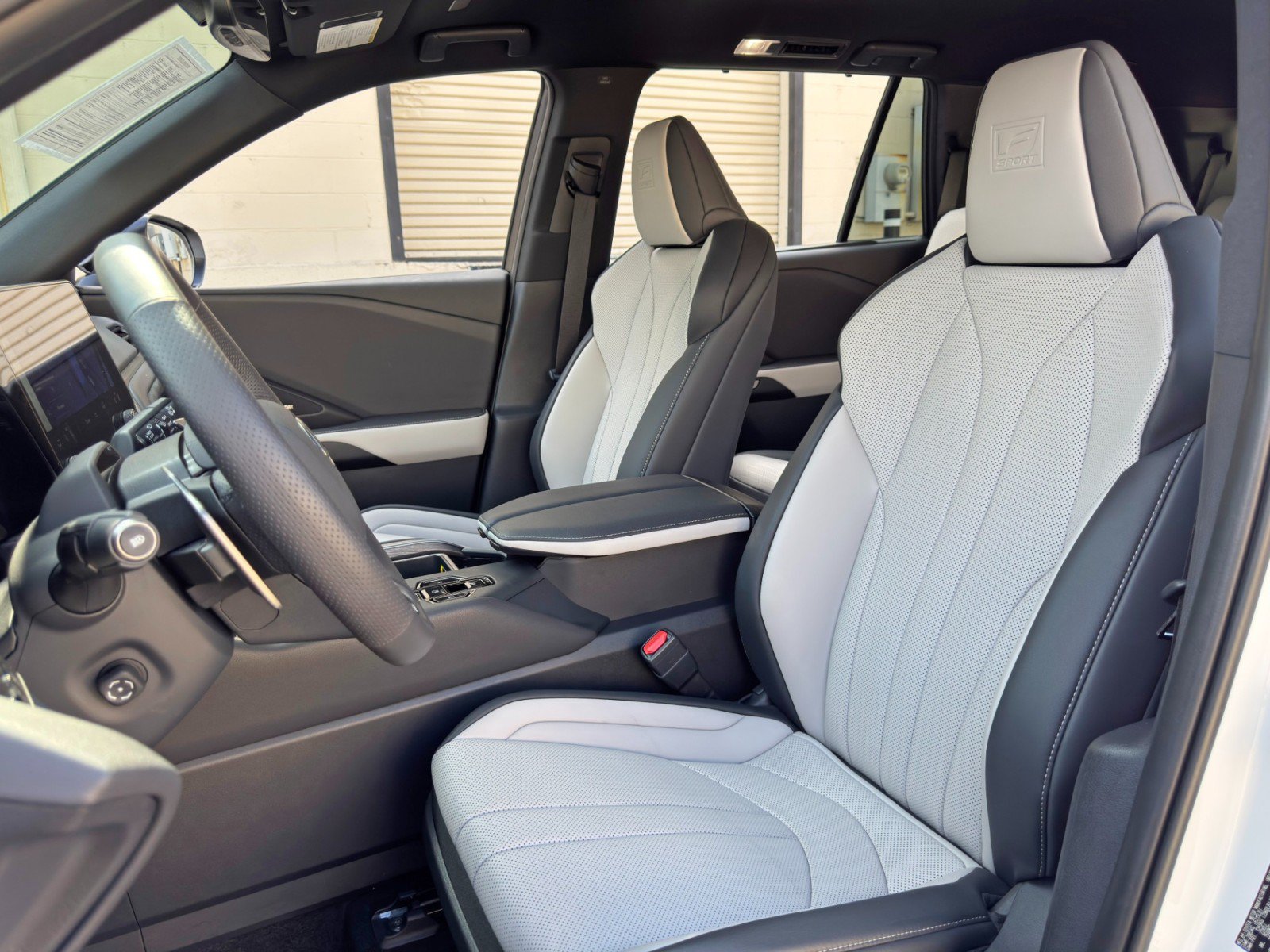 Used 2026 Lexus TX 500h AWD w/ Technology Package image 40