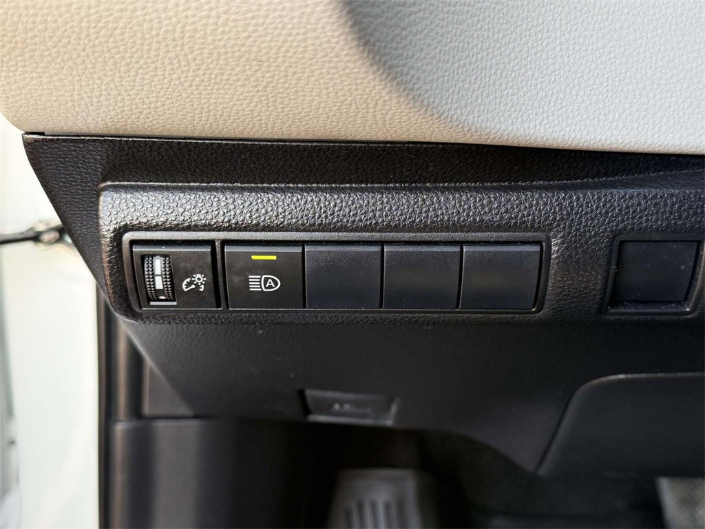 Used 2021 Toyota Corolla LE image 22