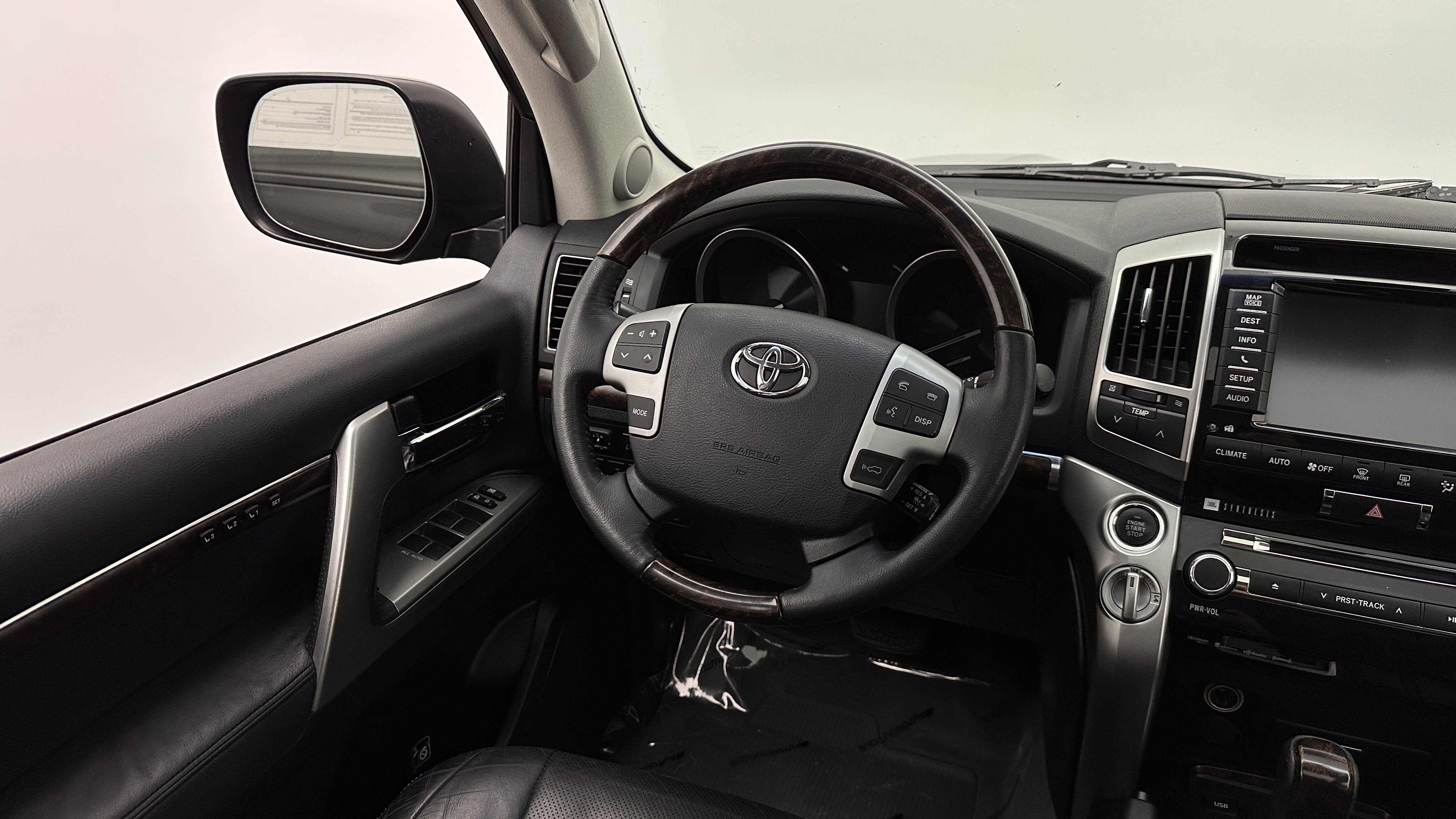 Used 2014 Toyota Land Cruiser AWD/4WD image 30