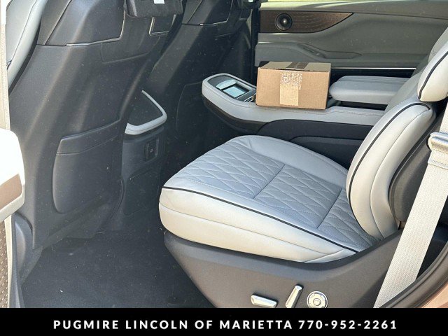 New 2026 Lincoln Navigator Black Label w/ Black Label Special Edition image 7