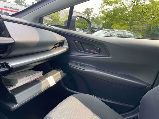 Certified 2025 Toyota Prius LE FWD image 35