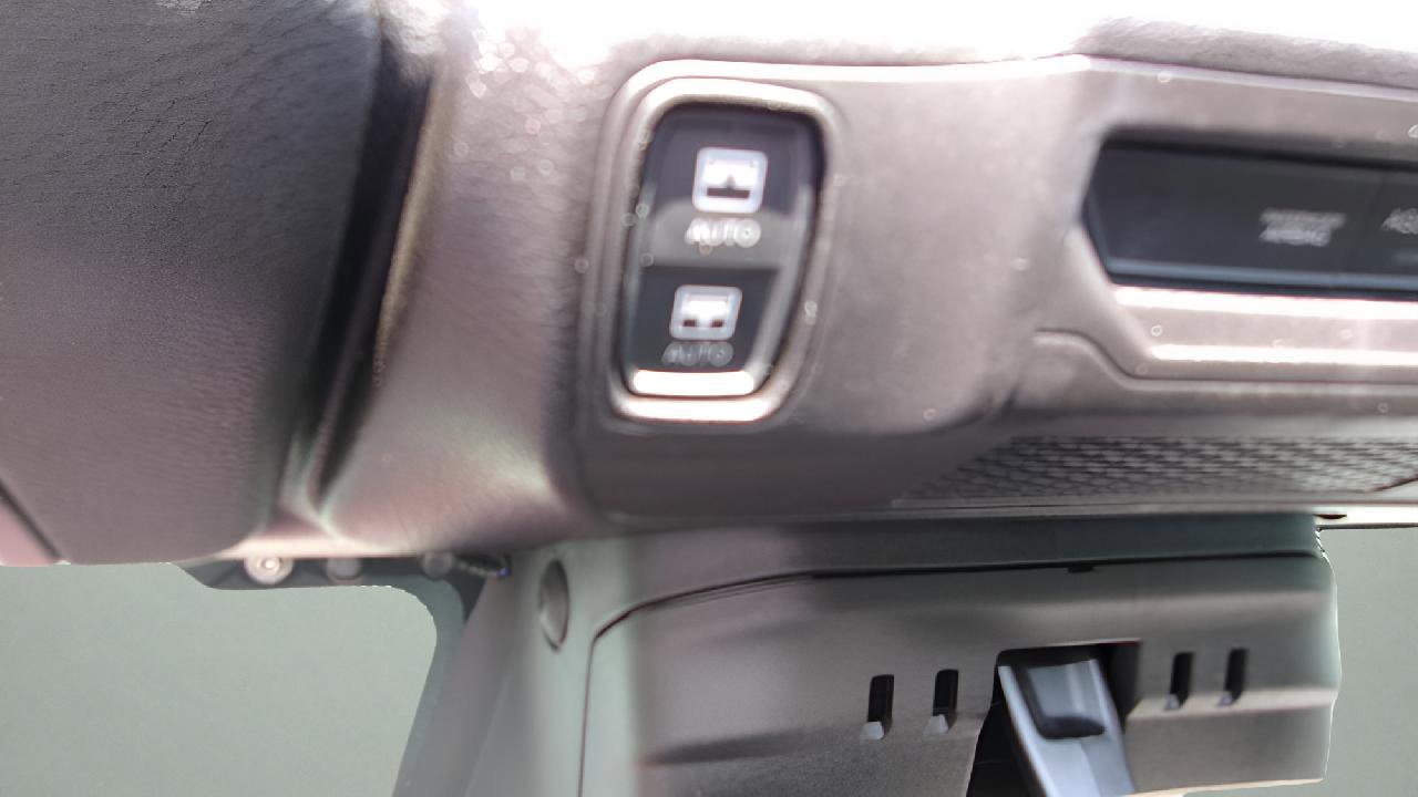 Used 2025 Jeep Wrangler Sahara w/ Safety Group AWD/4WD image 16