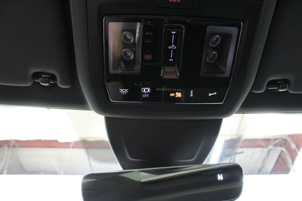 Certified 2023 Volkswagen GTI SE FWD image 28